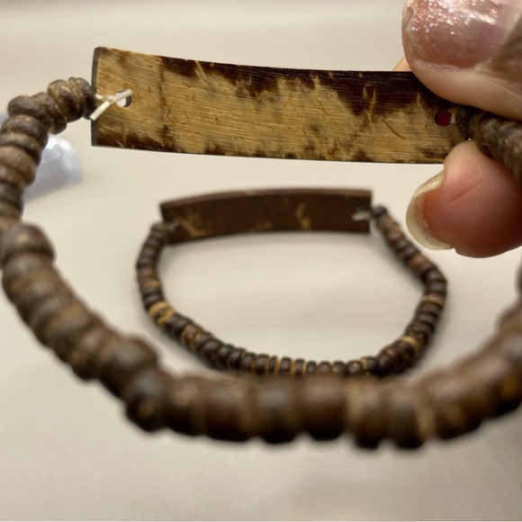 Two Hawaiian coconut shell bracelets. One saying Aloha and one North Shore. - Picture 4 of 6